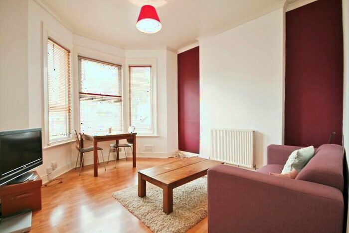 2 Bedroom Flat To Rent In Barry Road, SE22