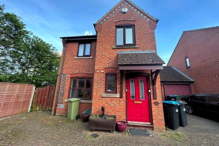 3 Bedroom Detached House To Rent In Nuneham Grove, Milton Keynes, MK4