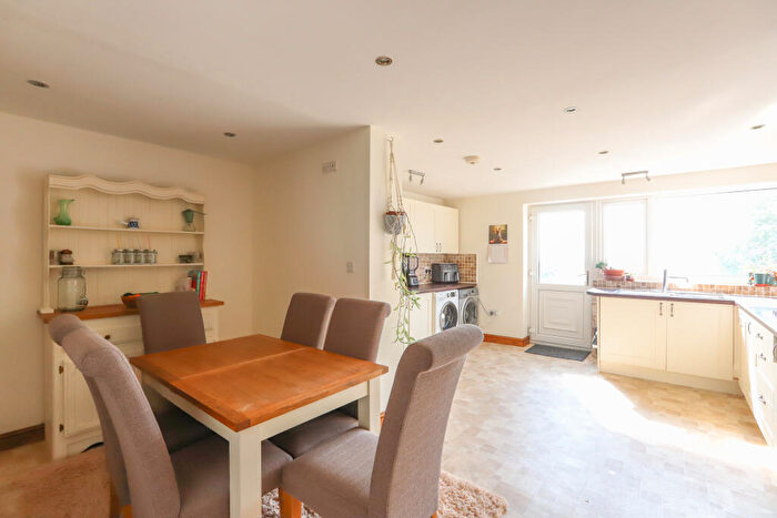 3 Bedroom Semi-Detached House For Sale In Hornby Road, Preston, PR3