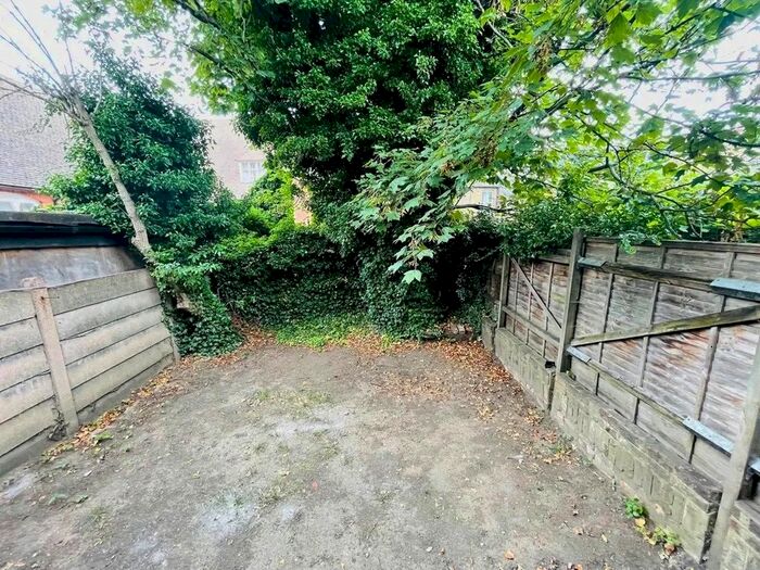 2 Bedroom Flat To Rent In Cornwall Gardens, London, NW10