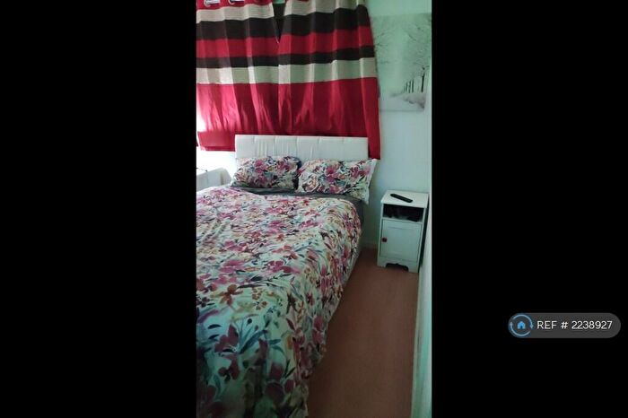 4 Bedroom Maisonette To Rent In Victor Close, Hornchurch, RM12