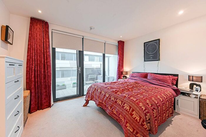 2 Bedroom Flat For Sale In Hawthorne Crescent, East Greenwich, London, SE10