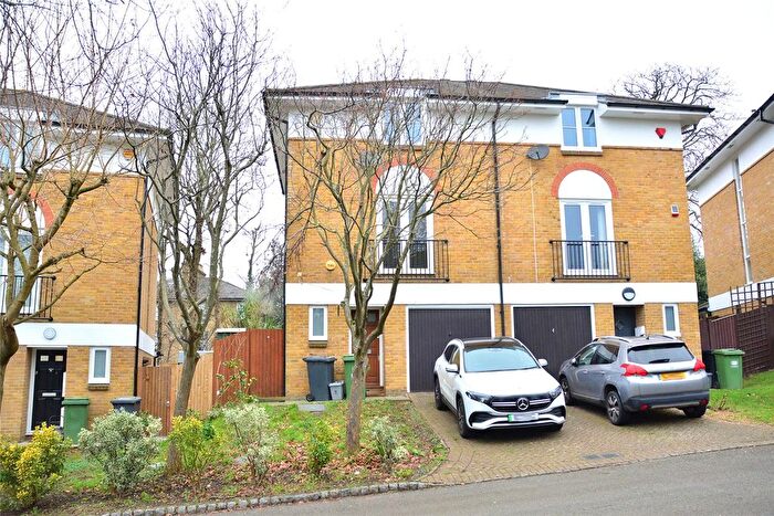 4 Bedroom Semi-Detached House To Rent In St Josephs Vale, London, SE3