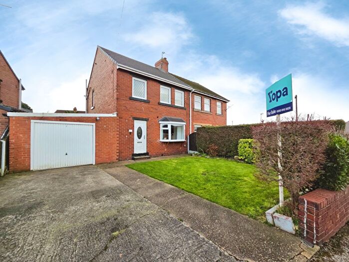 3 Bedroom Semi-Detached House For Sale In Burrows Grove, Barnsley, S73