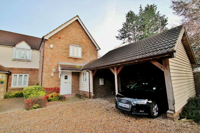 3 Bedroom Semi-Detached House To Rent In Mannock Mews, London, E18