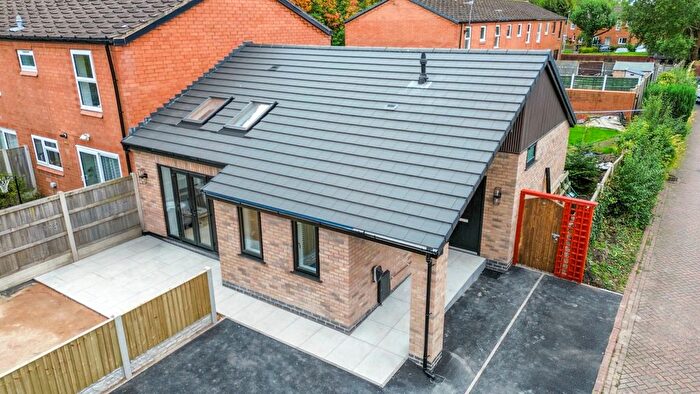 2 Bedroom Semi-Detached Bungalow To Rent In Grange Farm Close, Great Sankey, WA5
