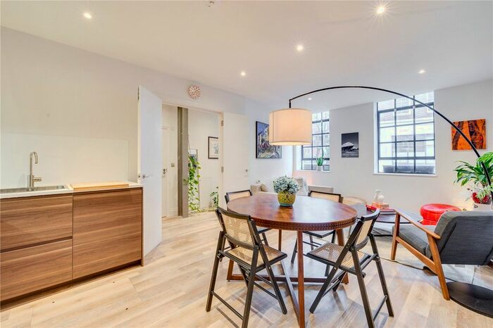 2 Bedroom Flat To Rent In Crabtree Lane, London, SW6