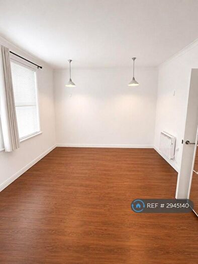 1 Bedroom Flat To Rent In Church Street, Enfield, EN2