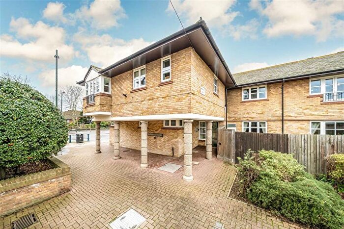 1 Bedroom Flat For Sale In Walpole Road, Teddington, TW11
