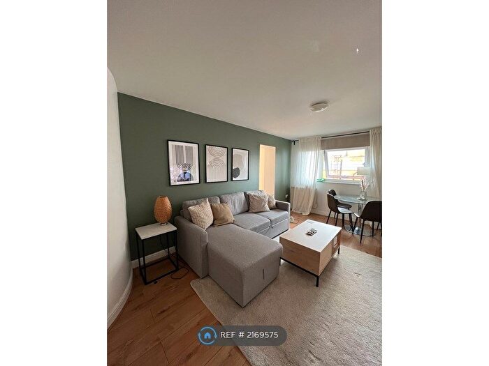 1 Bedroom Flat To Rent In Eastern Avenue, Gant Hill, IG2