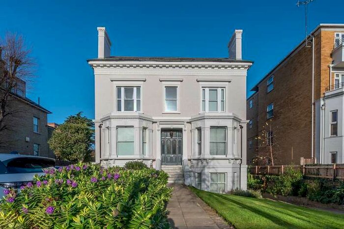 2 Bedroom Flat To Rent In Upper Richmond Road, Putney, SW15