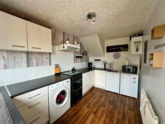 2 Bedroom Semi-Detached House For Sale In Sycamore Road, Carlton-In-Lindrick, Worksop, S81