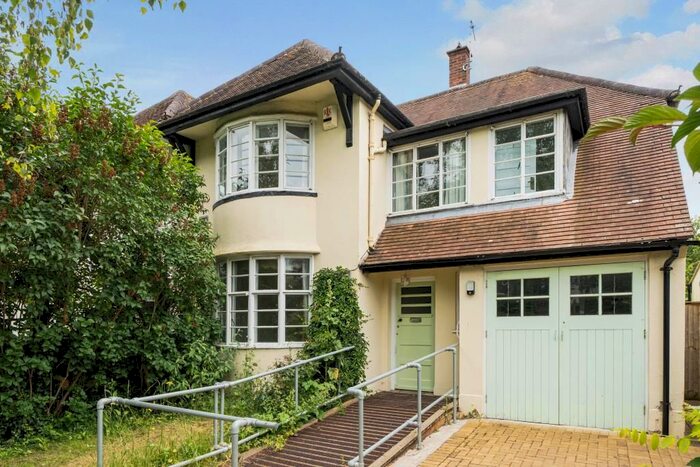 4 Bedroom Semi-Detached House To Rent In Banbury Road, Oxford, OX2