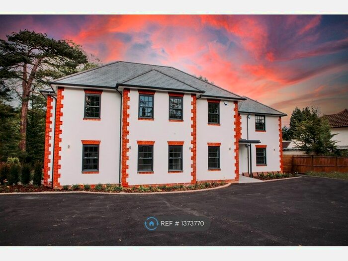 2 Bedroom Flat To Rent In Ringley Park Road, Reigate, RH2