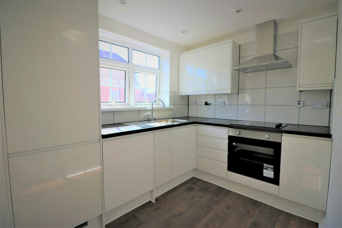 2 Bedroom Flat To Rent In South Street, Romford, Essex, RM1