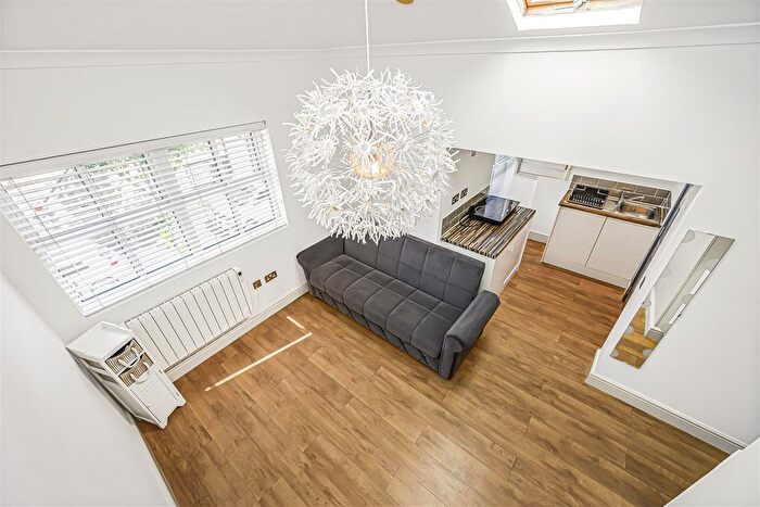 Studio To Rent In Chingford Road, Walthamstow, E17