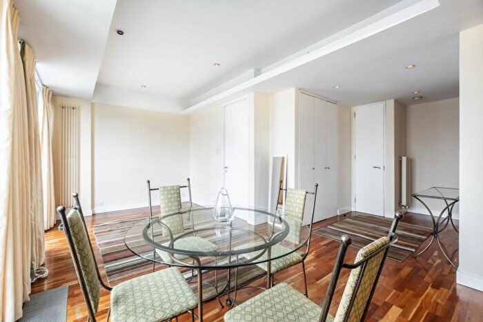 Flat To Rent In City Road London, EC1Y