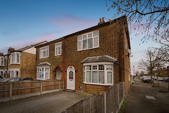 4 Bedroom Semi Detached House For Sale In Warescot Road, Brentwood, CM15