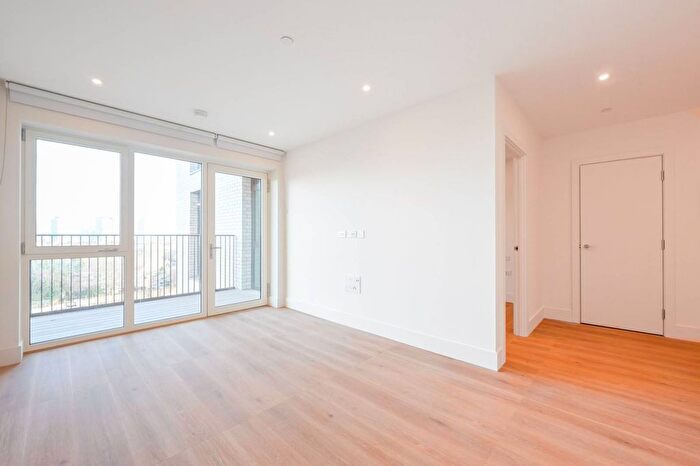 1 Bedroom Flat To Rent In Bow Green, Bow, E3