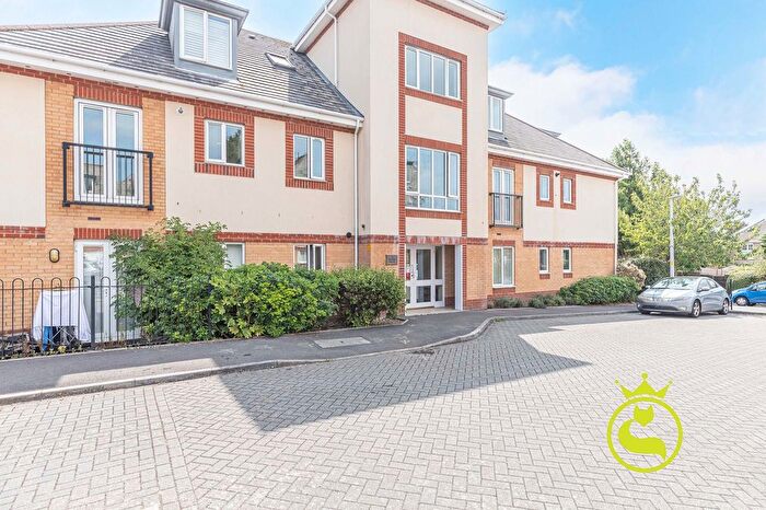 2 Bedroom Flat For Sale In Doulton Gardens, Quay House, BH14