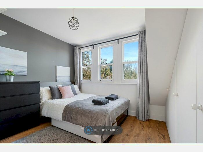 1 Bedroom Flat To Rent In Rotherwood Road, London, SW15