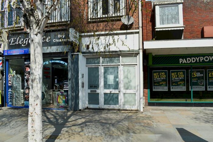 1 Bedroom Flat To Rent In High Street, Brentford, TW8