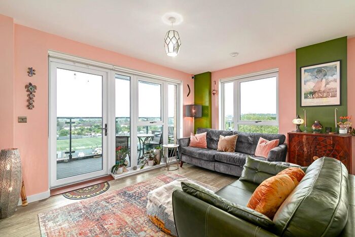 3 Bedroom Flat For Sale In Rowland Road, London, N17