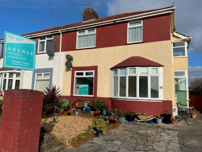 2 Bedroom Flat To Rent In Kings Hill Avenue, Porthcawl, CF36