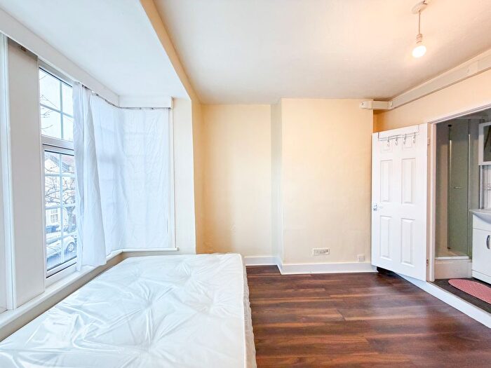 Studio To Rent In Fernlea Road, Mitcham, CR4