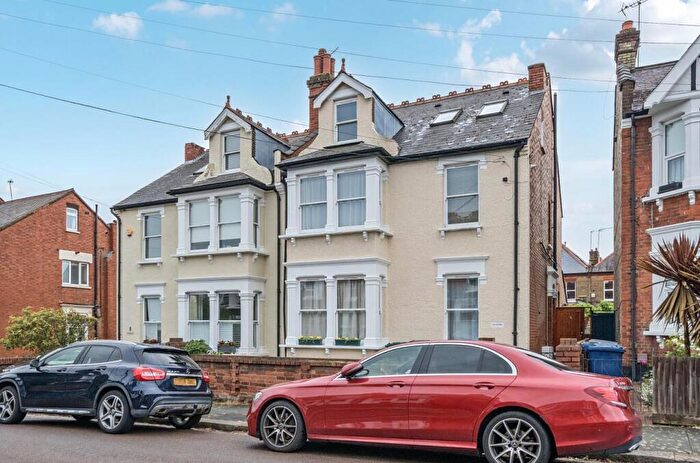 5 Bedroom Semi-Detached House For Sale In Macdonald Road, Friern Barnet, N11