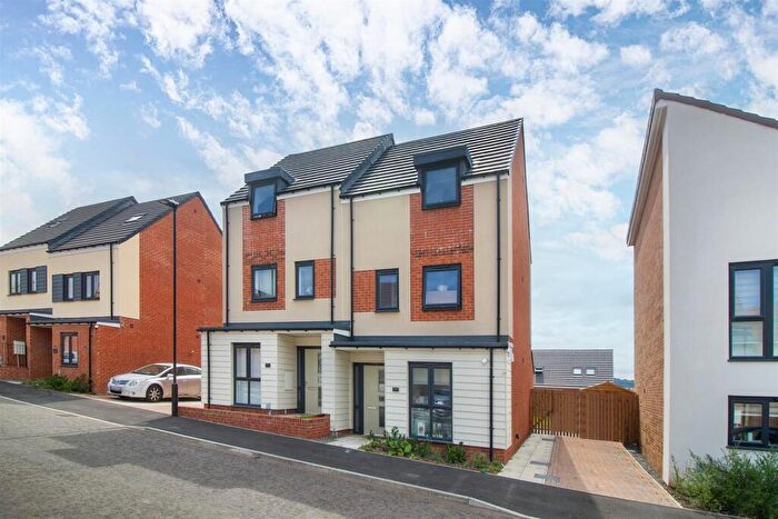 4 Bedroom Semi-Detached House For Sale In Chapelrigg Drive, Scotswood, NE15