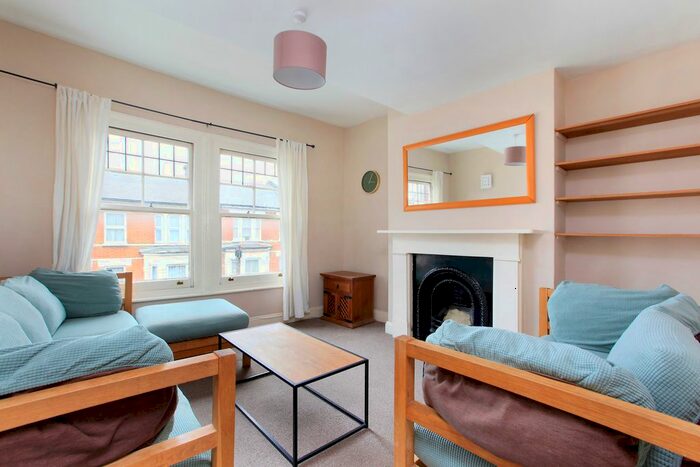 3 Bedroom Flat To Rent In Sandmere Road, Clapham, London, SW4