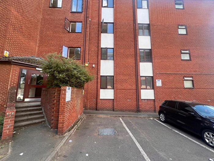 1 Bedroom Flat For Sale In Harts Lane, Barking, IG11