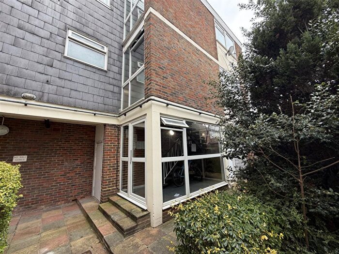 1 Bedroom Flat To Rent In Stonehill Court, Markfield Gardens, Chingford, E4