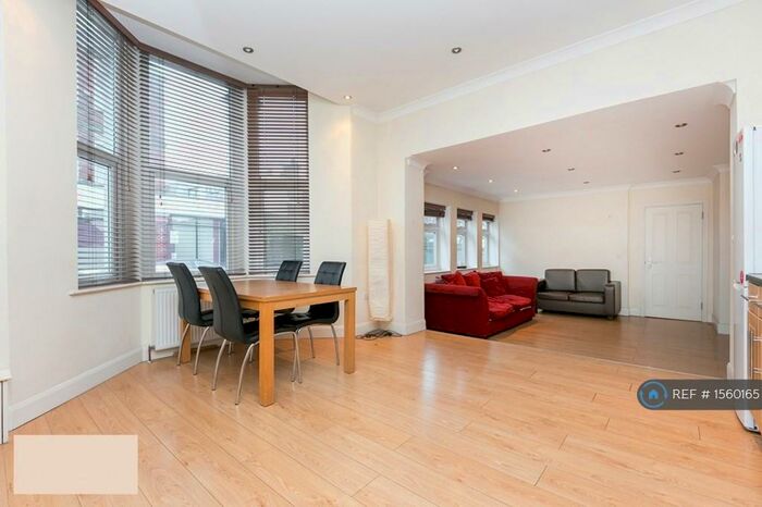 3 Bedroom Semi-Detached House To Rent In High Road, London, N22