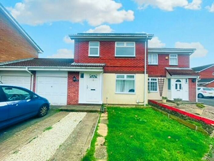 3 Bedroom House To Rent In Honeysuckle Close, Gosport, PO13