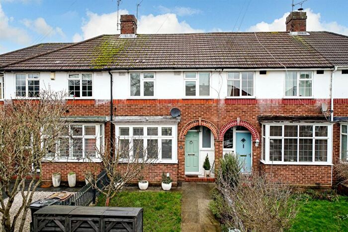 3 Bedroom Terraced House For Sale In Mentmore Road, St. Albans, AL1