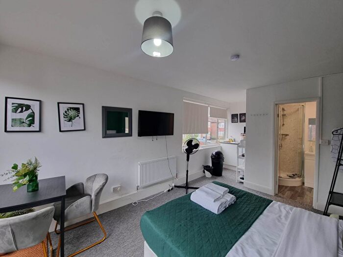 Studio To Rent In Crown Ln, Southgate, N14