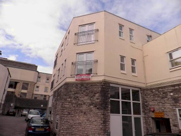 1 Bedroom Flat To Rent In Peter Street, Shepton Mallet, Somerset, BA4