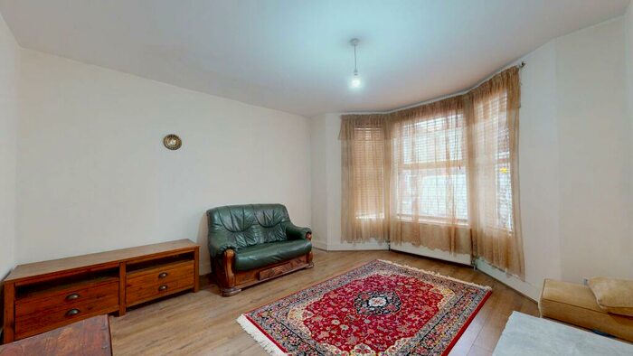 5 Bedroom Flat To Rent In St. Michaels Road, NW2