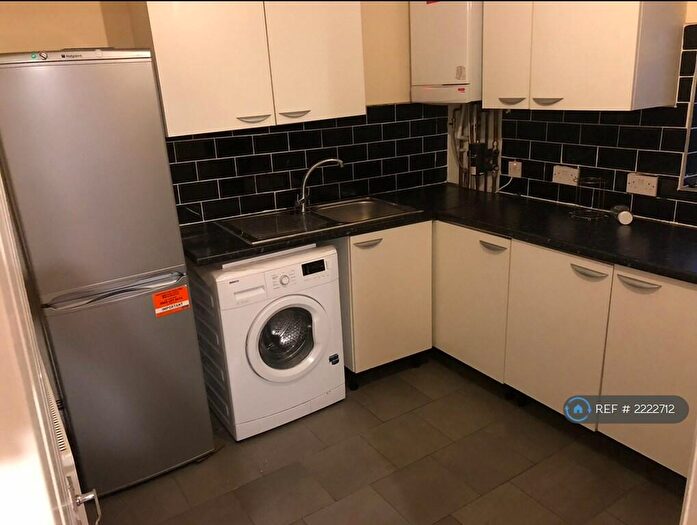 2 Bedroom Flat To Rent In Brook Road, Ilford, IG2