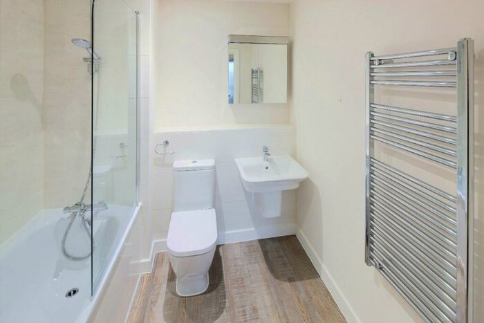 1 Bedroom Apartment To Rent In Queensway, Southampton, Hampshire, SO14