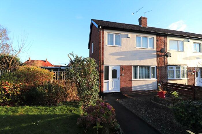 3 Bedroom House To Rent In Fartown, Pudsey, Leeds, Yorkshire, Uk, LS28