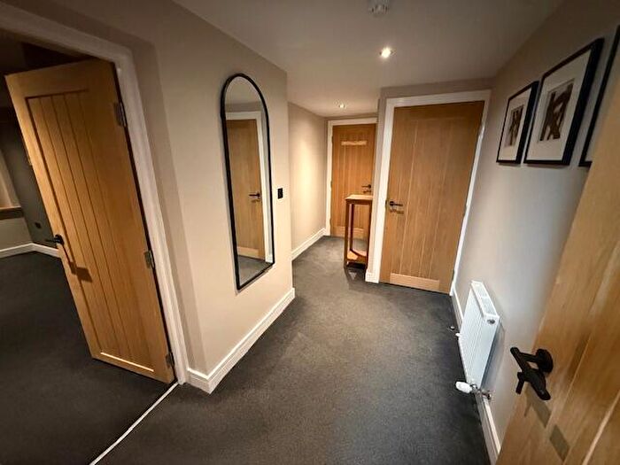 1 Bedroom Flat To Rent In Rosemont Road, Leeds, West Yorkshire, LS13