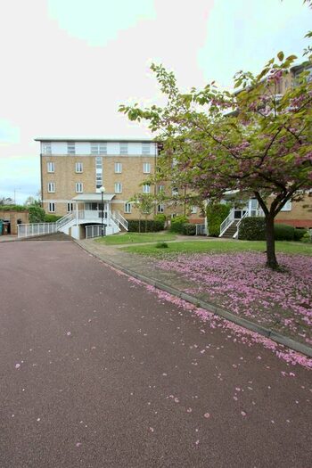 2 Bedroom Flat To Rent In Burrhill Court, Worgan Street, London, SE16