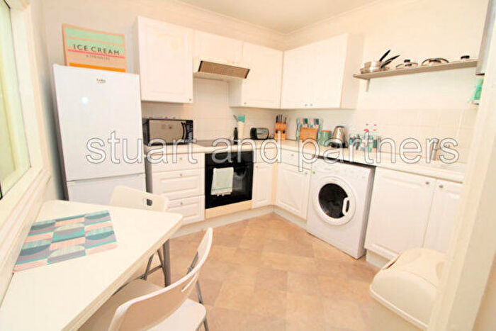 1 Bedroom Flat To Rent In Great Heathmead, Haywards Heath, RH16