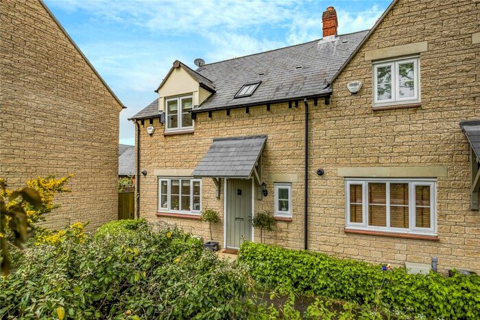 3 Bedroom End Of Terrace House To Rent In Fitillary Mews, Ducklington, OX29