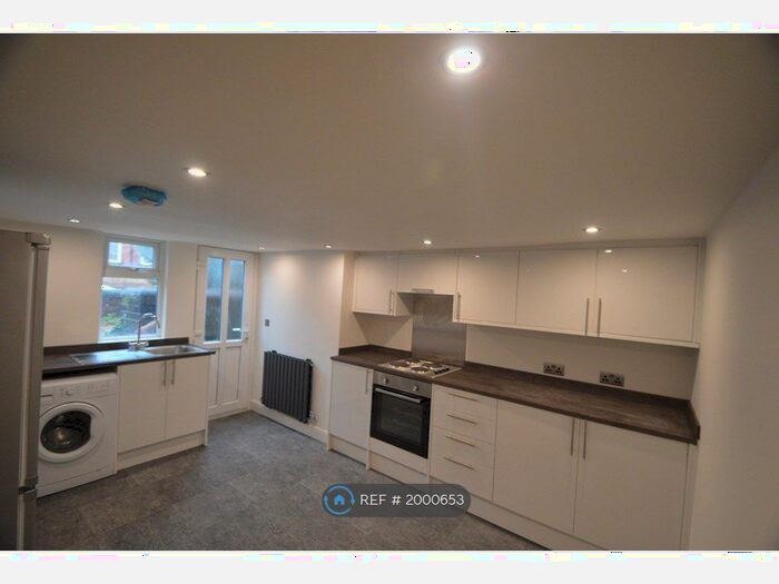 3 Bedroom Terraced House To Rent In Parkfield Mount, Leeds, LS11