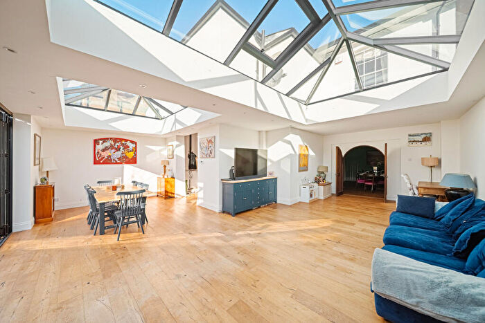 4 Bedroom Detached House For Sale In Medway Road, Gillingham, ME7