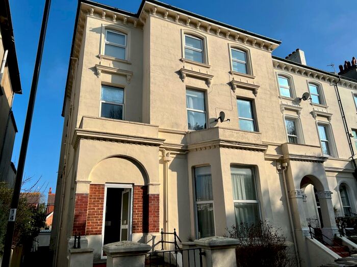 1 Bedroom Flat To Rent In Upperton Gardens, Eastbourne, BN21